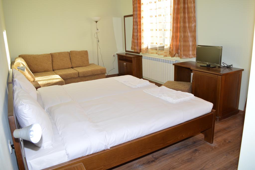De-Yan Guest House Oreshak  Quarto foto